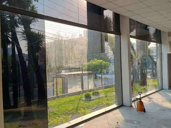Aplicação profissional de película de proteção solar